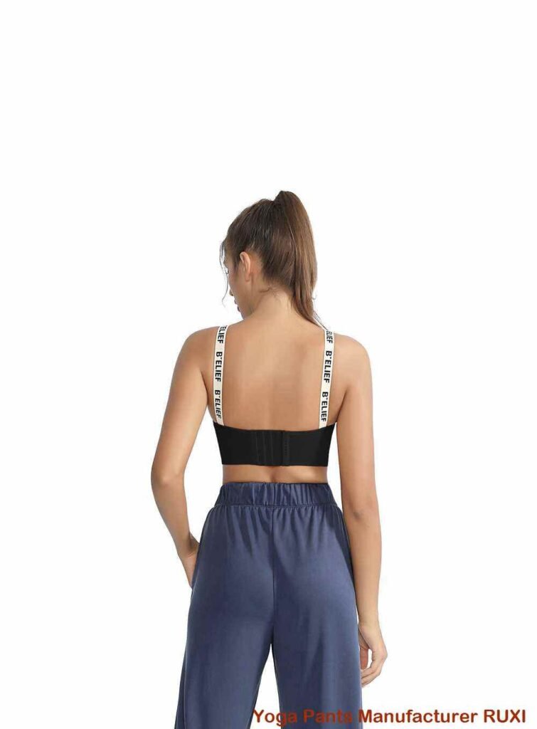 Pantalones de yoga rosas con pliegues