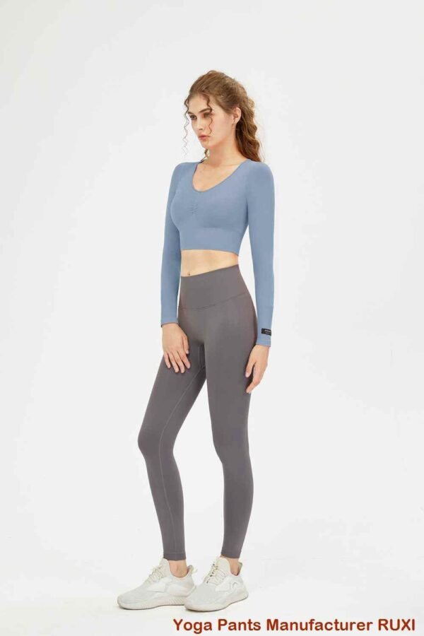 Leggings negros con corte de bota