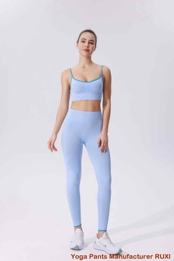 Top de yoga con cuello halter